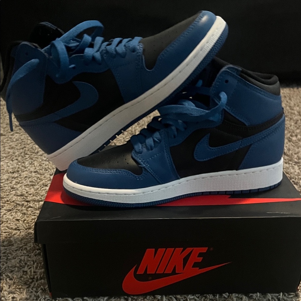 Nike Air Jordan 1 Retro Blue and Black Sneakers - Picture 4 of 4